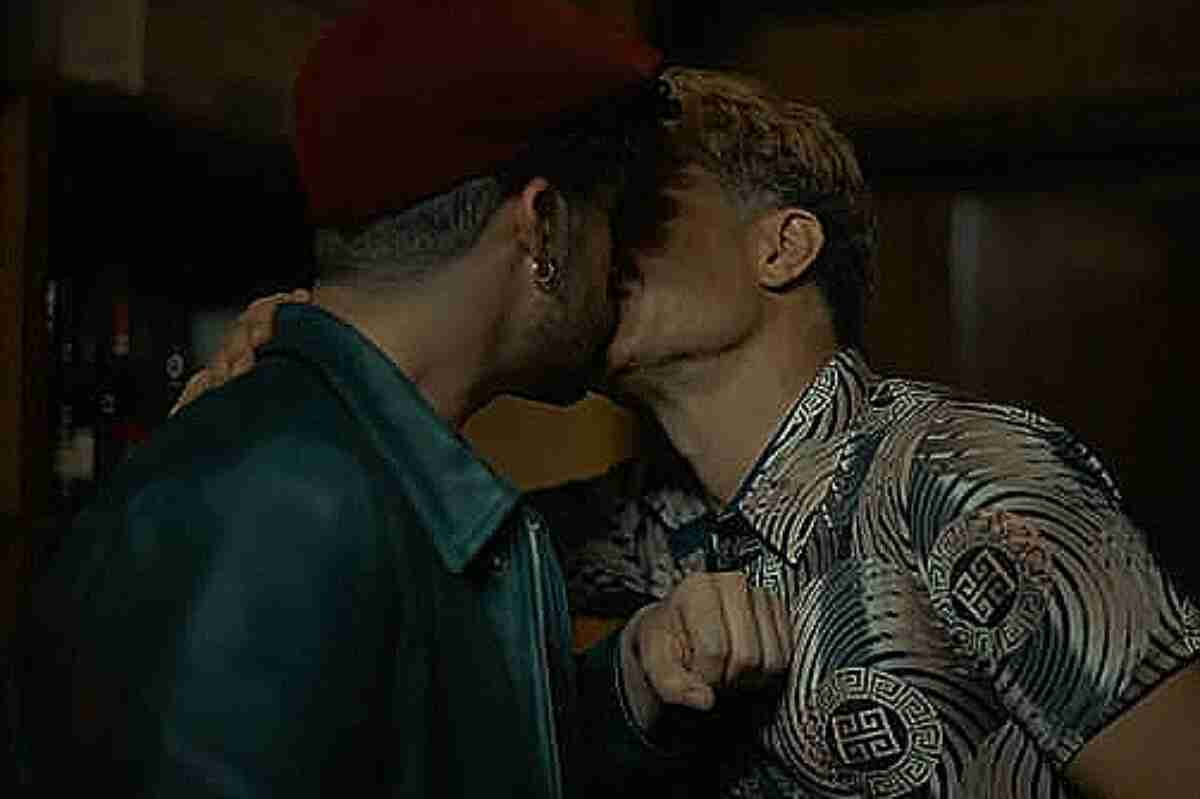 Bad Bunny y Gael García Bernal se besan en Cassandro, la nueva película de Amazon Prime Video