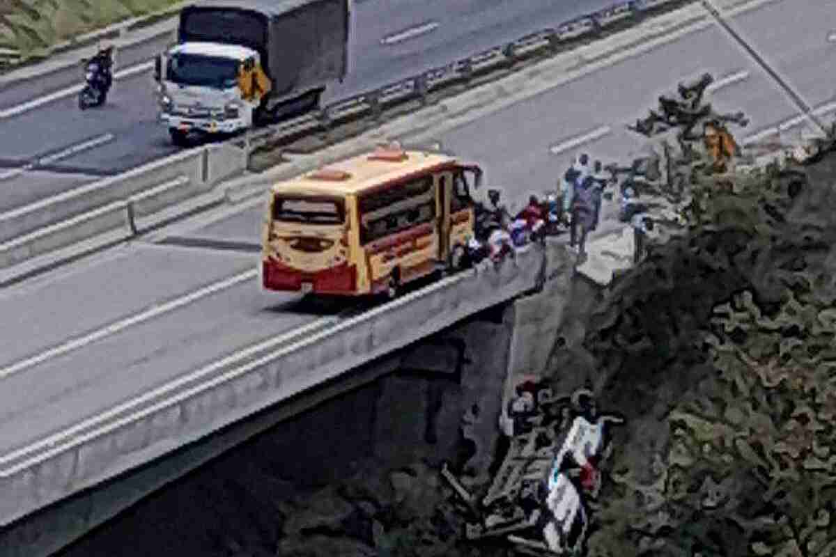 Accidente de buseta de Cootransandina en Amagá deja varios heridos tras caer de un puente