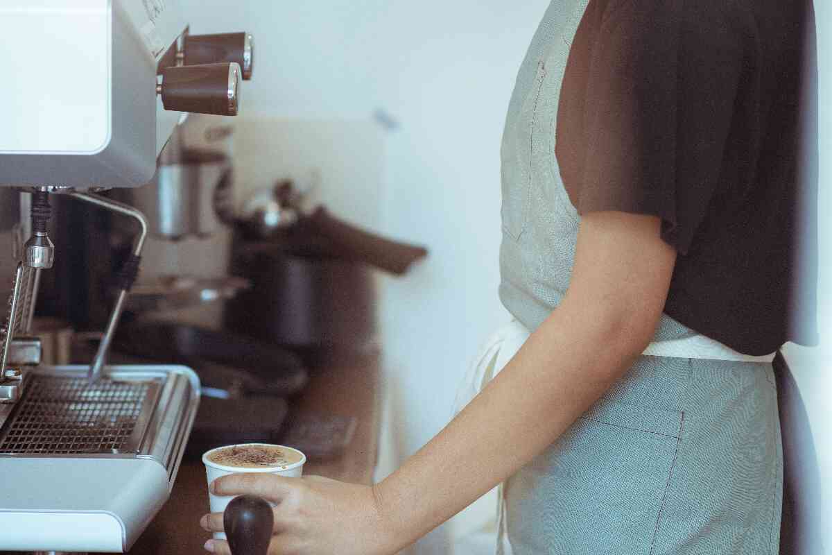 Reforma laboral en Grecia: ¿Por qué es tan controvertida la ley que permite trabajar 13 horas al día?