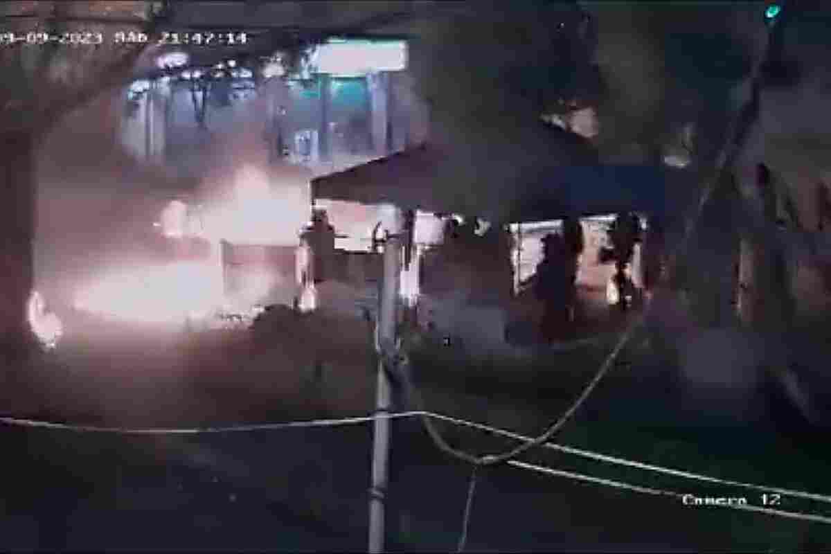 Primera línea ataca e incendia el CAI de La Gaitana con policías adentro