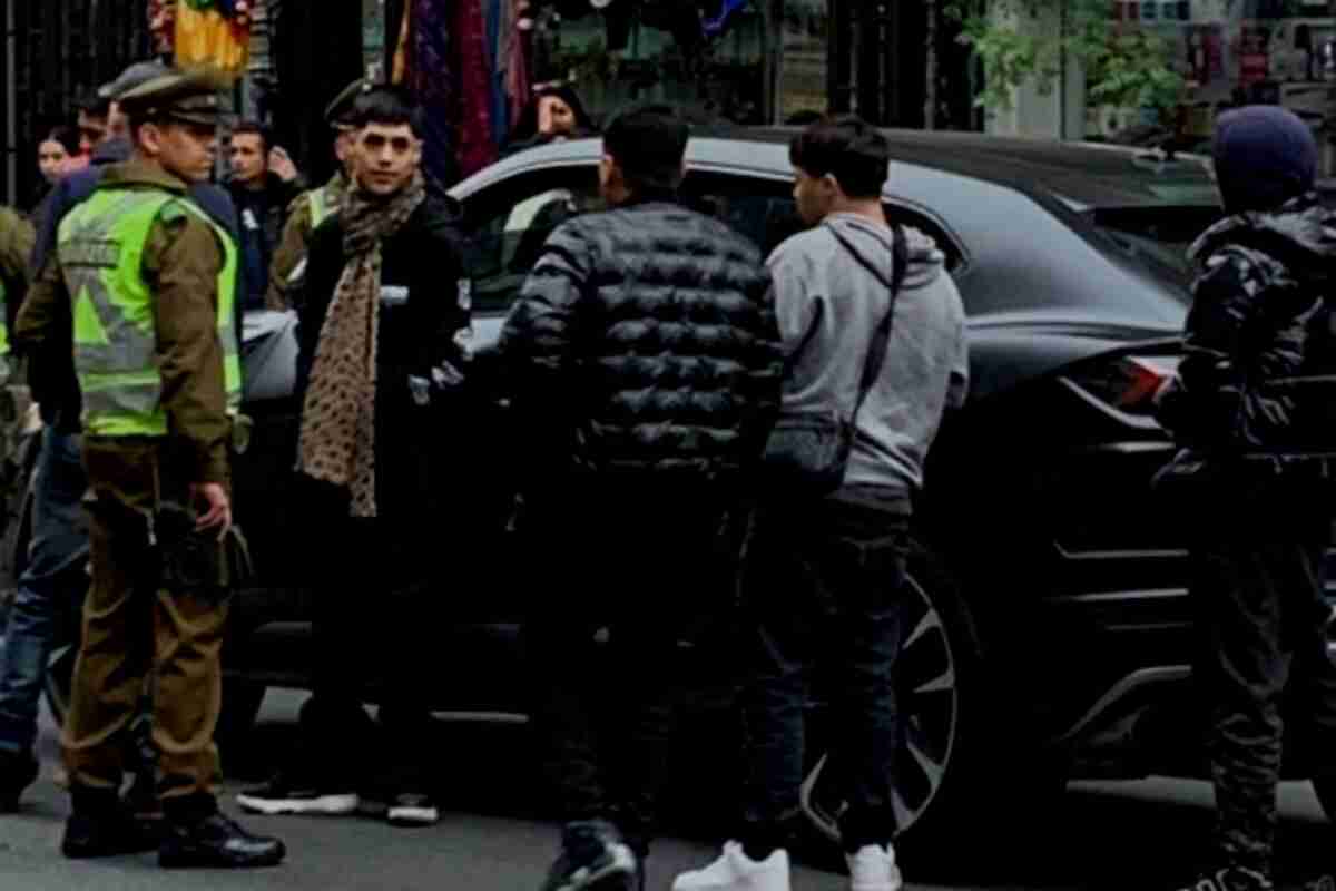 Detienen al cantante Cris MJ por portar drogas en el centro de Santiago