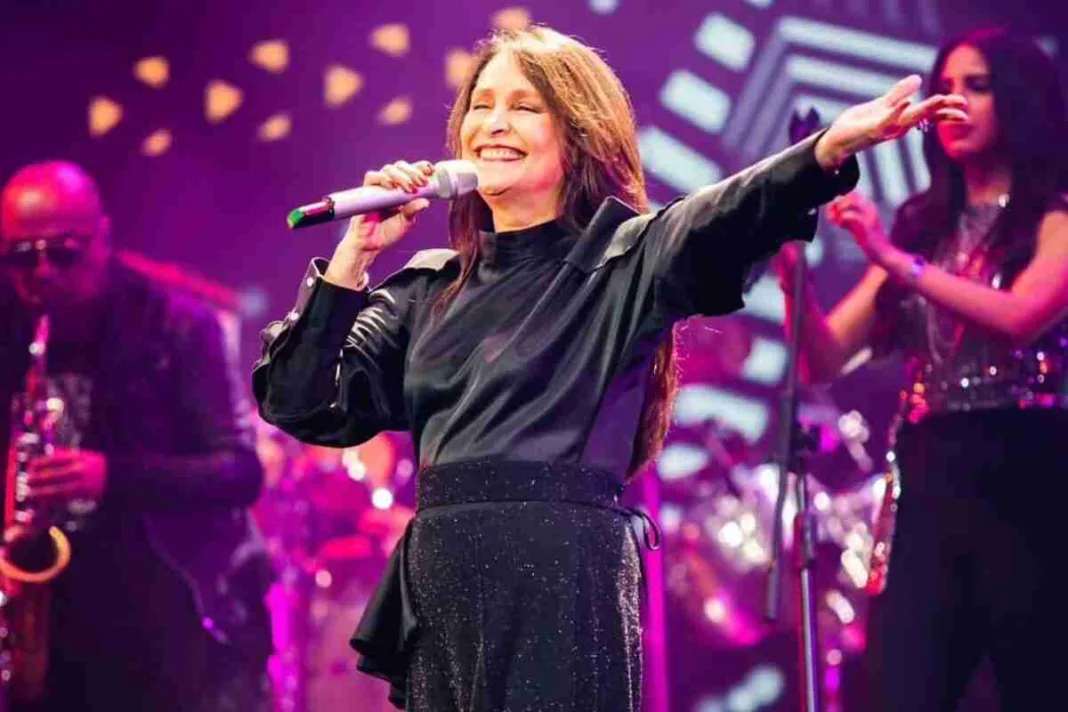¿Hay romance entre Daniela Romo y Tina Galindo? La cantante cuenta los detalles de su amistad de 44 años