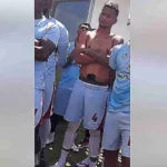 Barra del Deportes Tolima protesta contra los jugadores en la sede deportiva