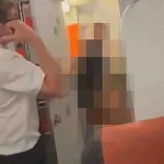 vuelo -- Joven celebra su cumpleaños con sexo en un avión de EasyJet y se arrepiente: no sabe cómo se llama la mujer