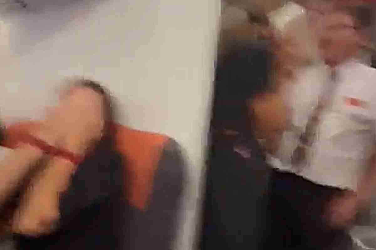 Escándalo en avión de EasyJet: Pareja atrapada en acto sexual en pleno vuelo
