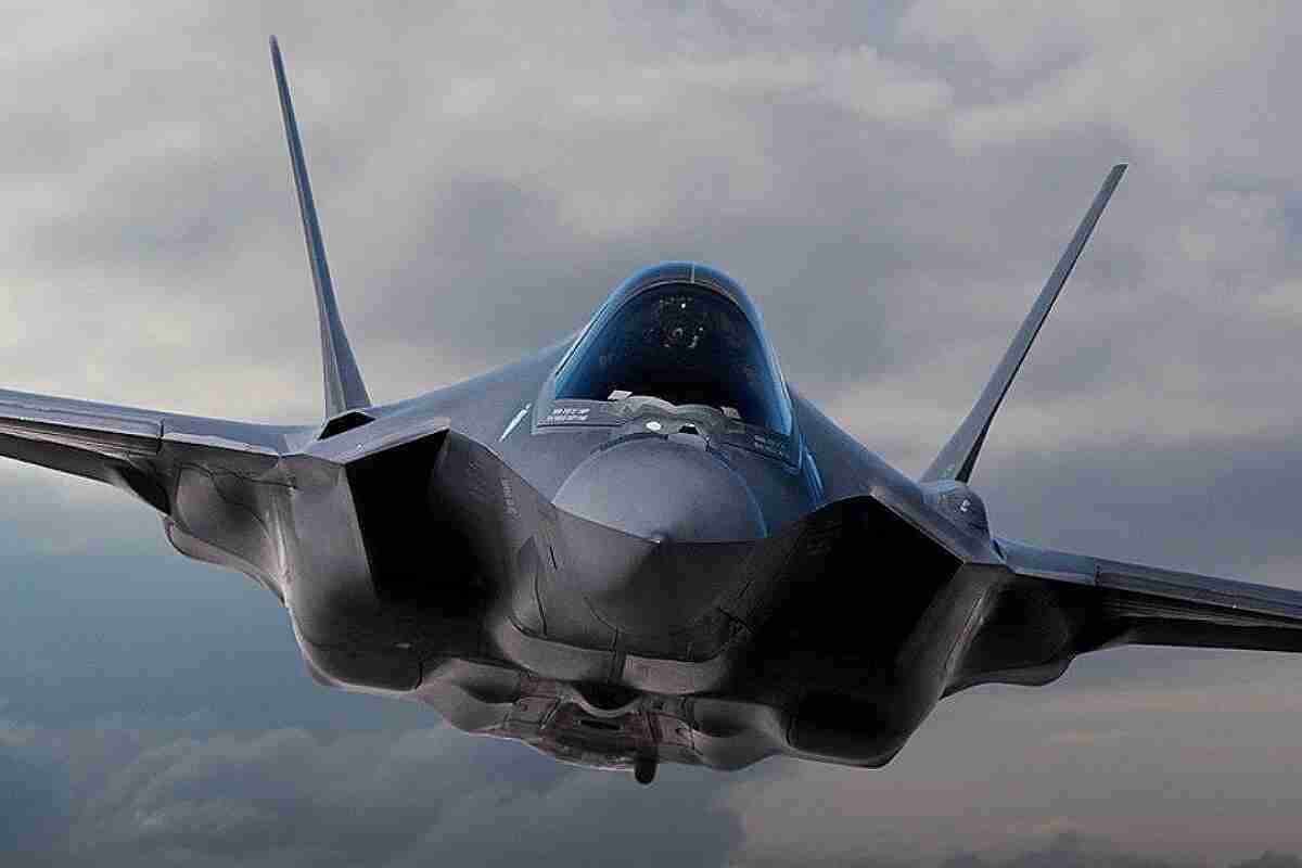 Encuentran los restos del caza F-35 perdido en el aire: el piloto sobrevivió