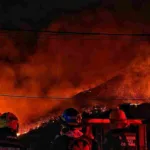 El incendio forestal en Menga que ha dejado casas destruidas y amenaza a Cali