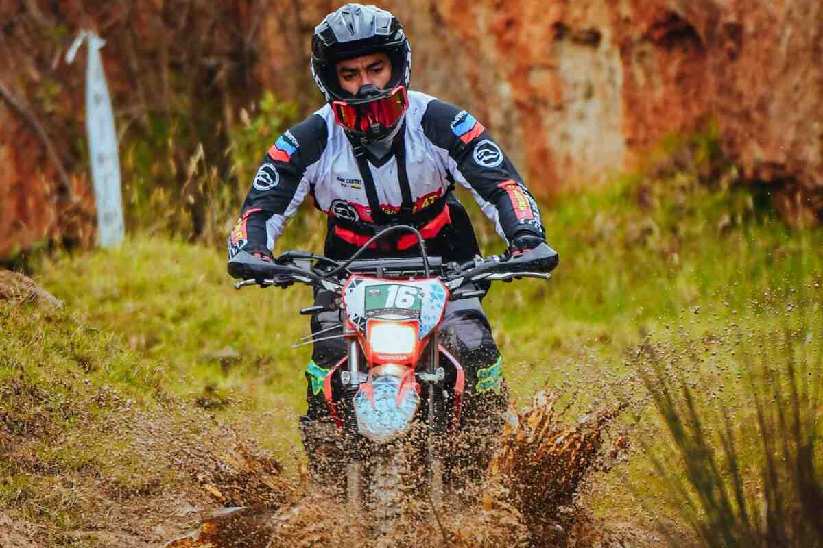 Golpe de calor le cuesta la vida al motociclista Juan Sebastián Castro en competencia en Cimitarra