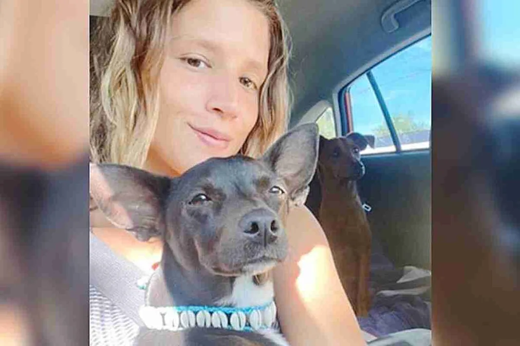 Maia, la fiel compañera de una pasajera de Delta, regresa a su lado en el aeropuerto de Atlanta