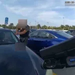 Policía de Ohio dispara a una mujer negra embarazada que estaba en su auto frente a una tienda