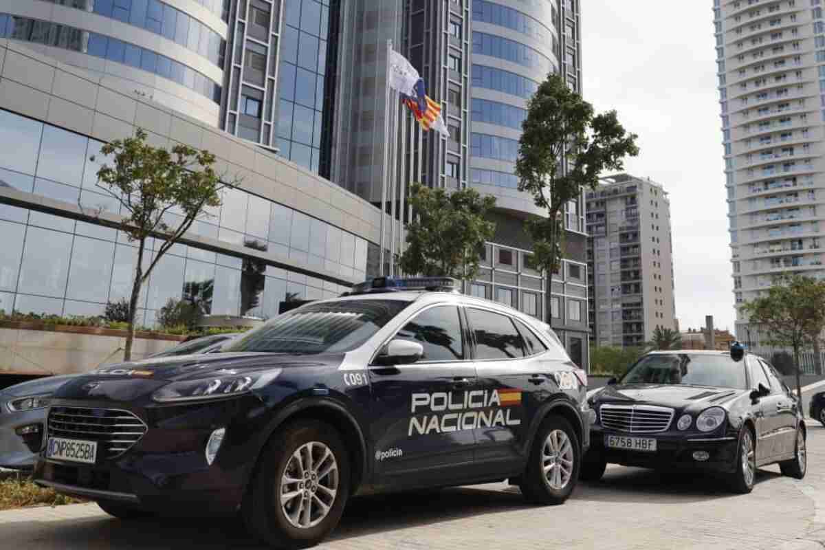 Policía encuentra un polvo blanco que habría causado la muerte de una madre y su hijo colombianos en un hotel de Valencia