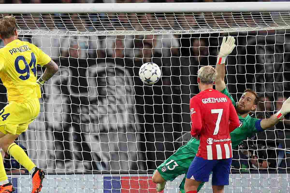 El portero del Lazio, Ivan Provedel, hace un gol en el descuento ante el Atlético de Madrid