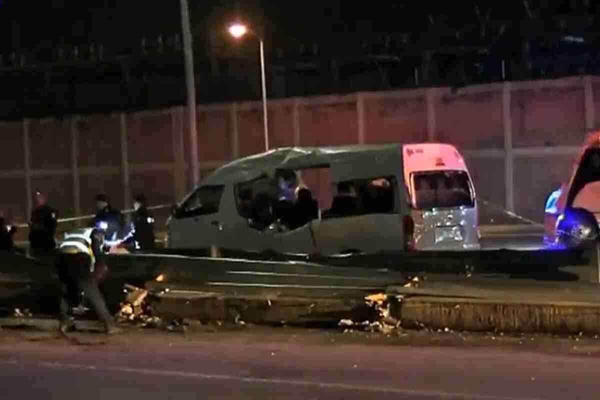 Trágico choque entre tráiler y camioneta de turismo deja una víctima mortal colombiana en Puebla