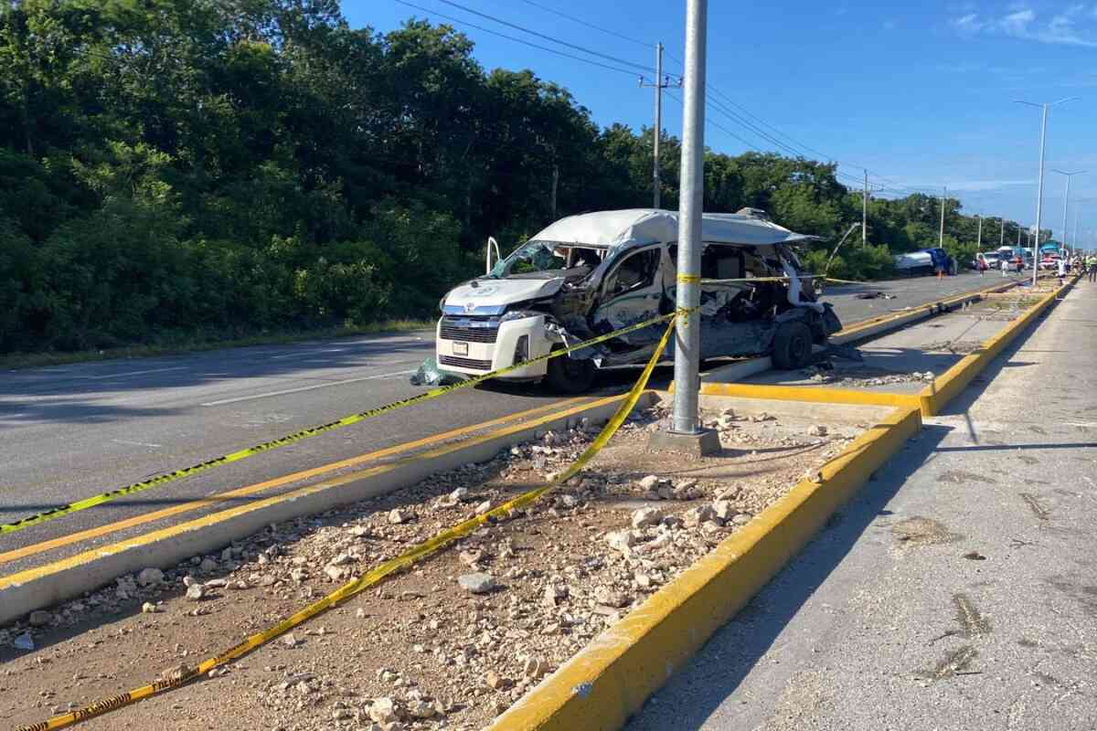 Choque entre autobús turístico y pipa de agua en Quintana Roo: 6 fallecidos y 12 lesionados