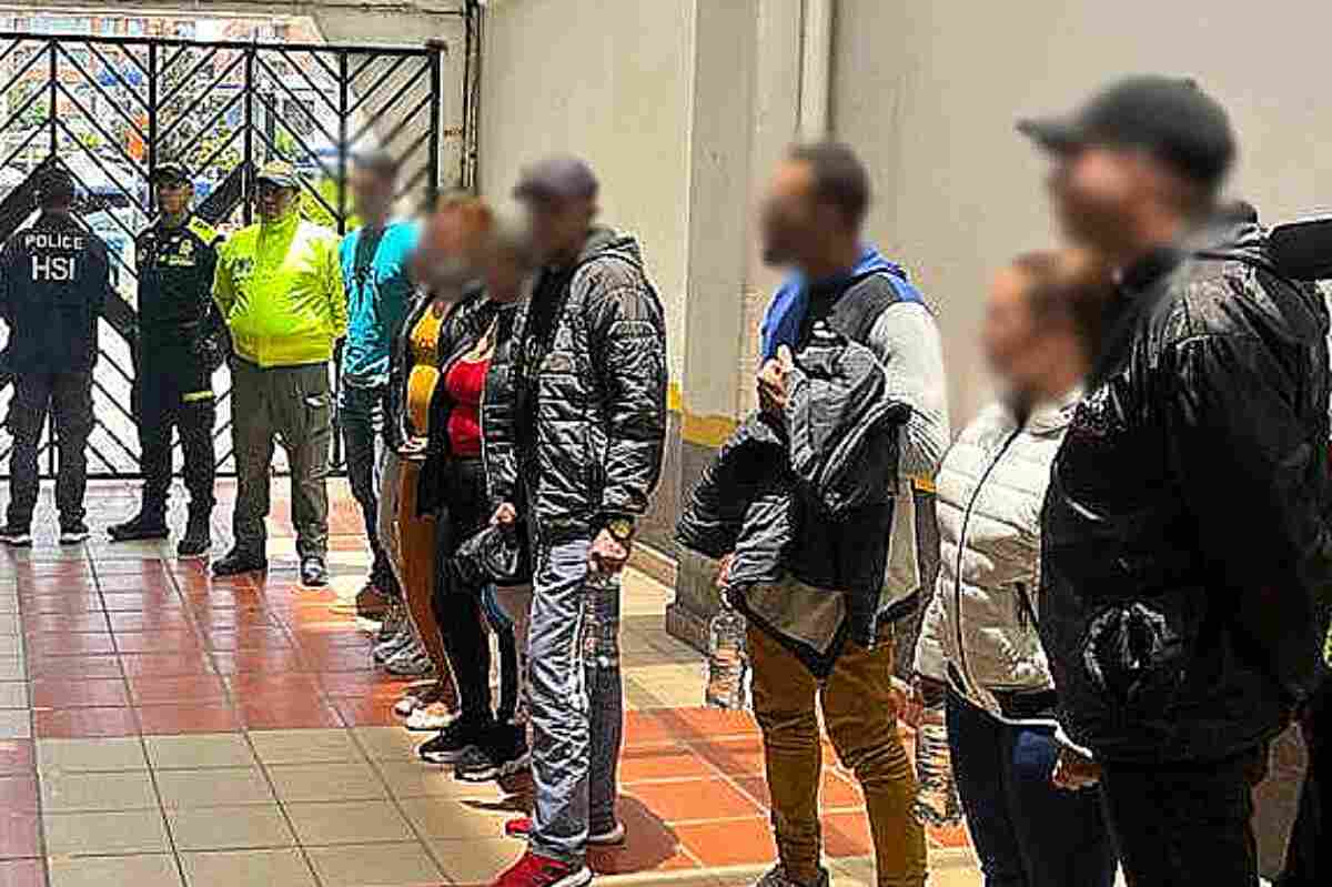 Migrantes irregulares eran trasladados en canecas de basura desde el aeropuerto El Dorado por red de tráfico ilícito