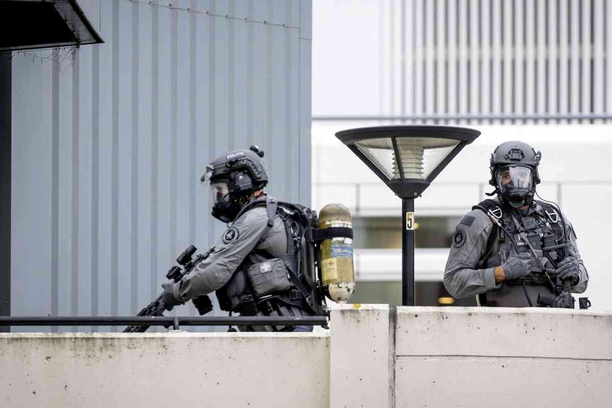 Ataque mortal en Rotterdam: hombre armado mata a 2 personas en un piso y un hospital