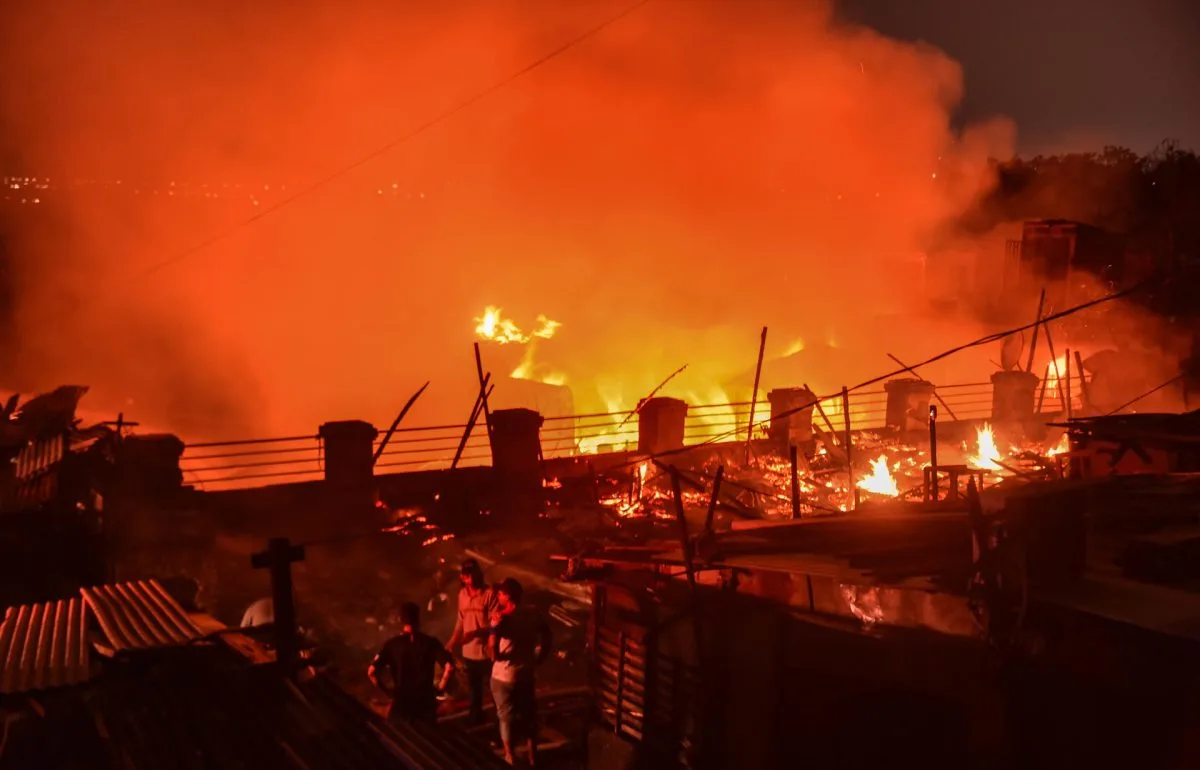 Al menos tres heridos y daños materiales causa un incendio en un barrio humilde de Asunción