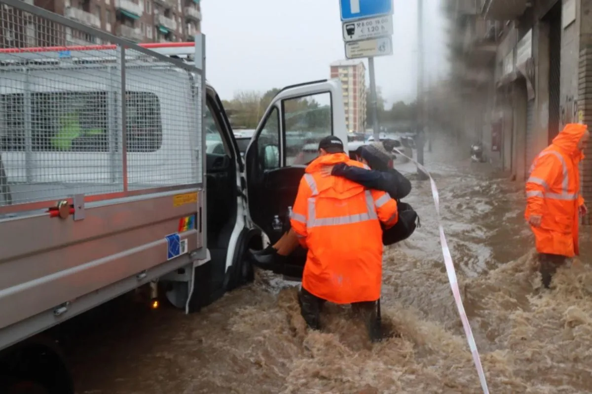 Alerta en Milán por el desborde del río Seveso tras una violenta tormenta y fuertes vientos