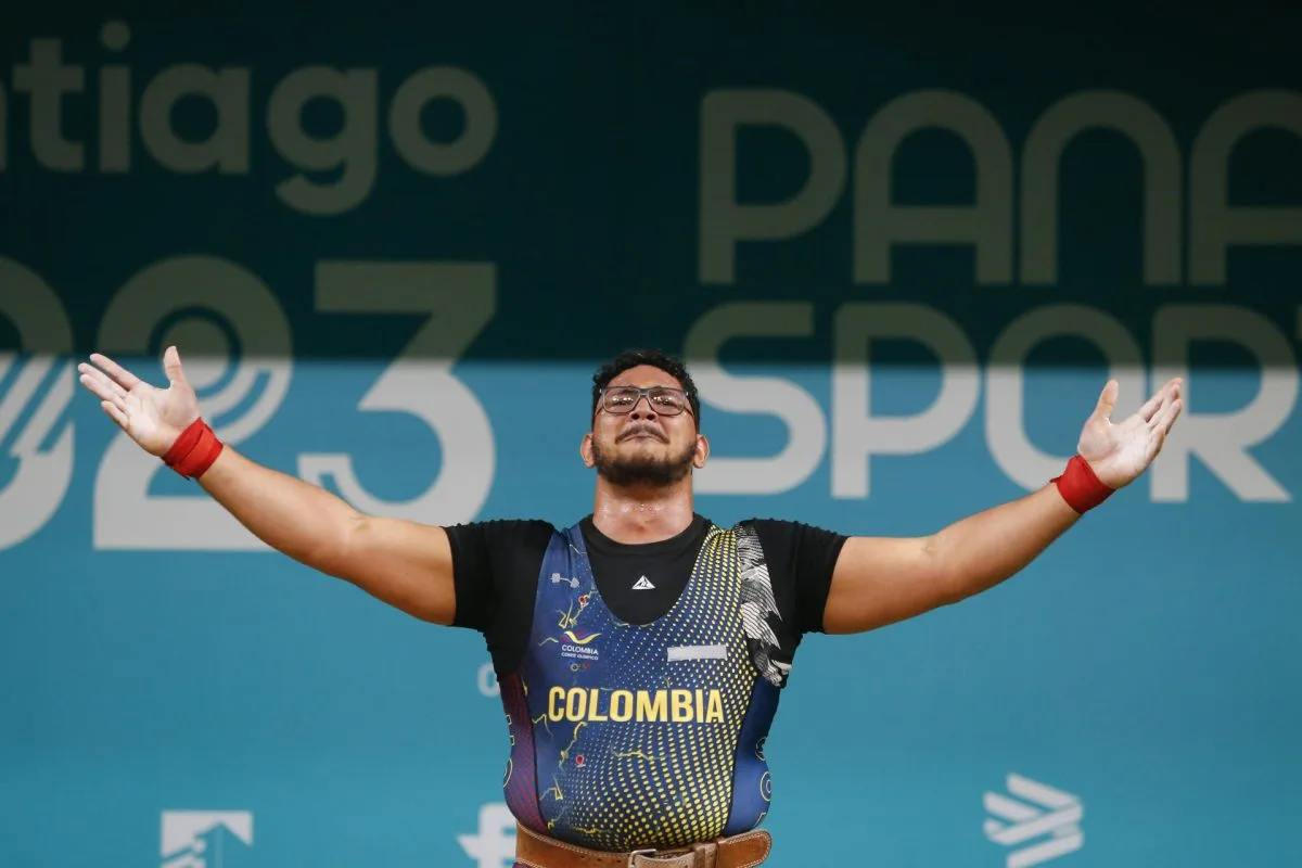Colombia llega a cinco oros con el triunfo de Cerro en el cierre de las pesas