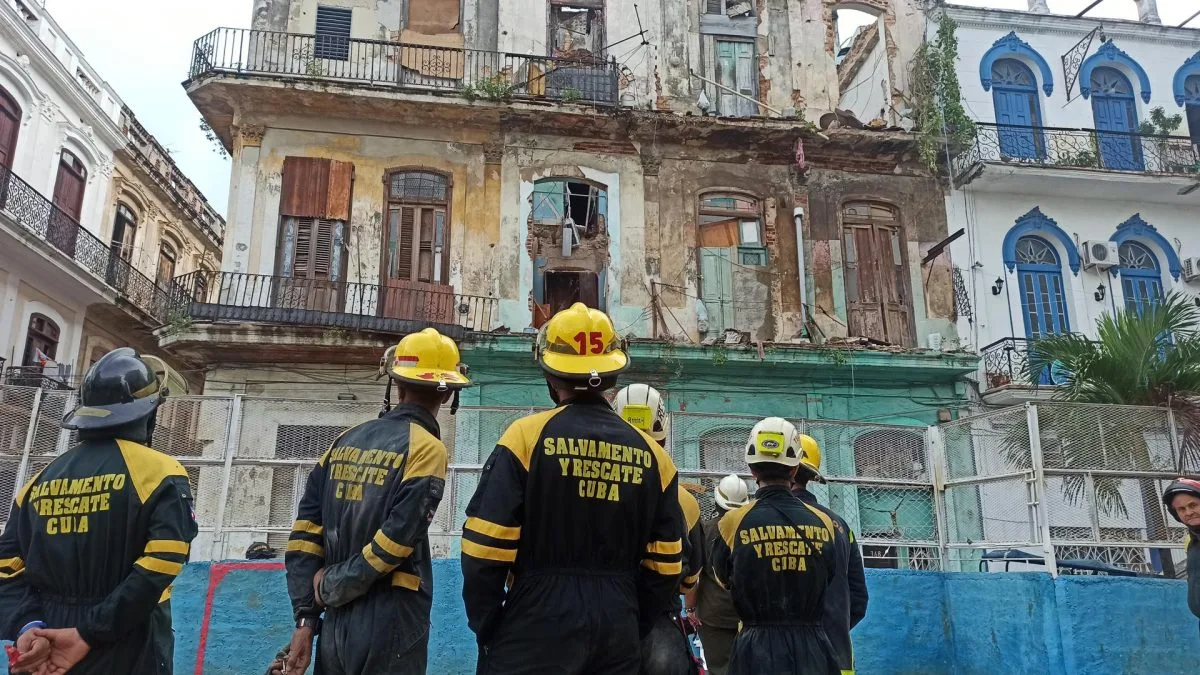 El derrumbe de un edificio en La Habana deja al menos un muerto y varios atrapados en los escombros 2