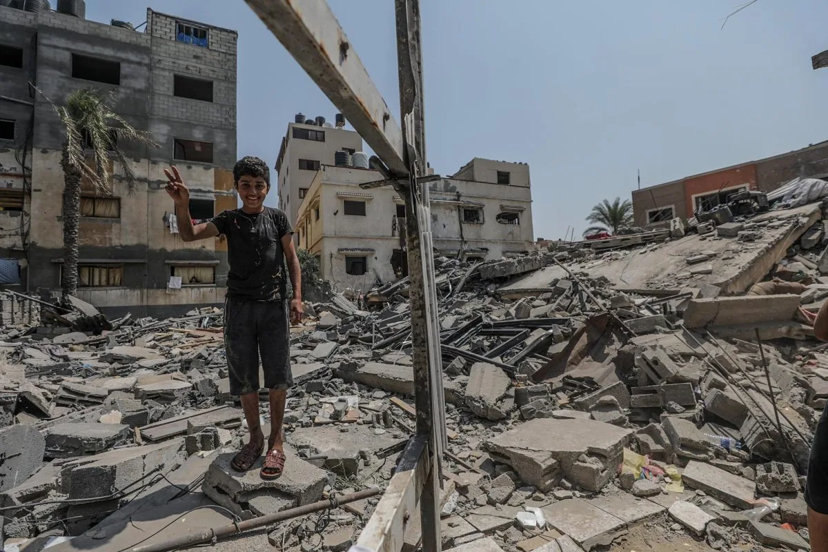Israel corta totalmente el suministro de electricidad, alimentos y combustible a Gaza