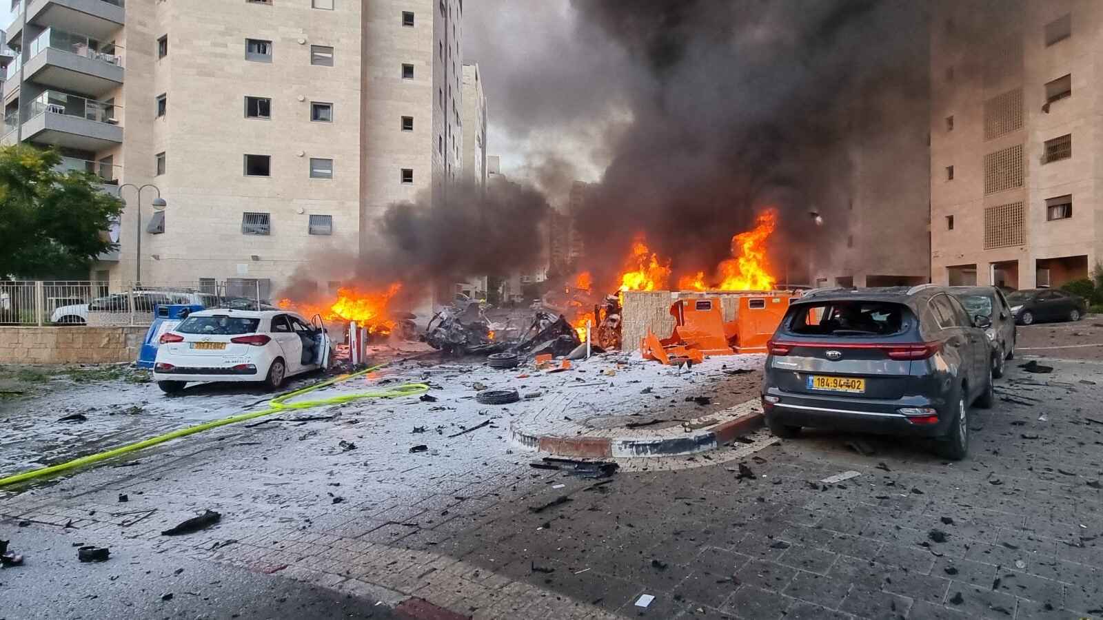 Decenas de cohetes han sido lanzados desde la Franja de Gaza hacia Israel