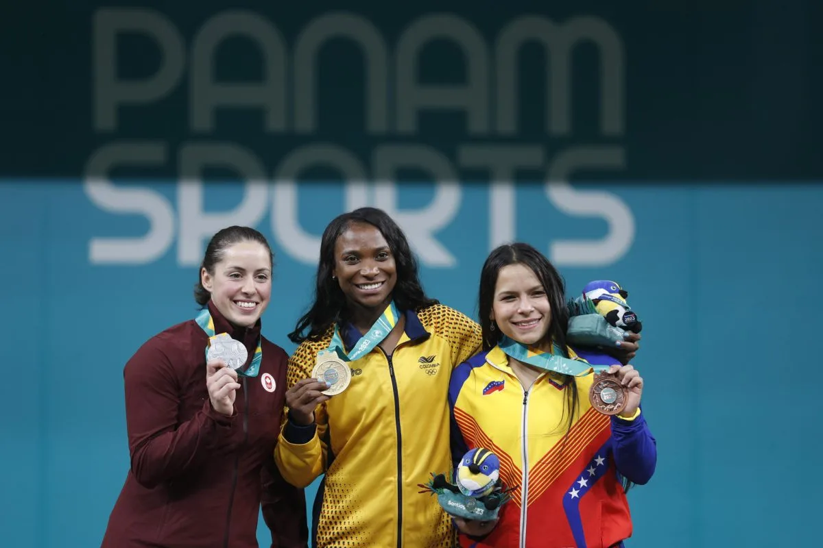 La pesista colombiana Yenny Álvarez gana el oro con récord panamericano en los 59 kilos