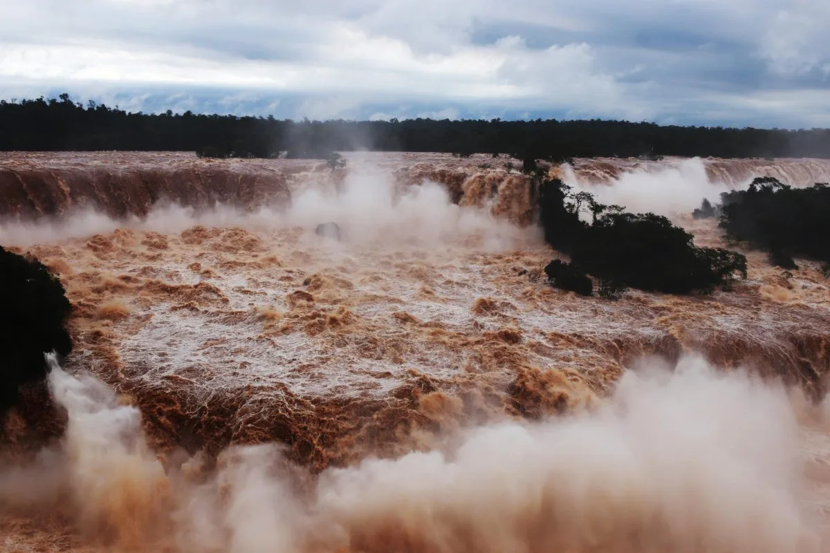 Las cataratas de Iguazú registran un caudal 16 veces superior al habitual