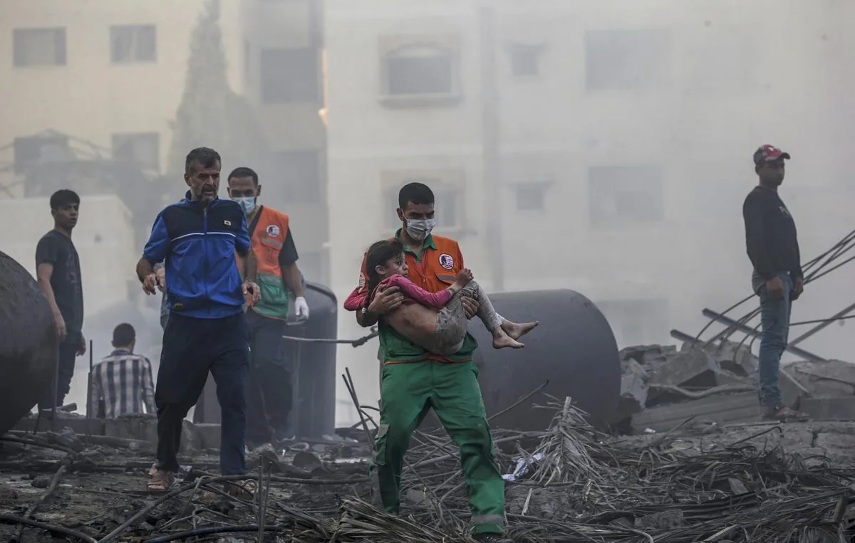 Los ataques israelíes hacen de Gaza un cementerio infantil, con 420 niños asesinados al día