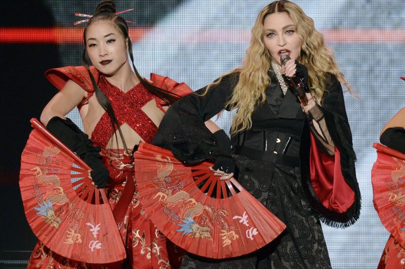 Madonna arranca en Londres su gira mundial con éxitos de cuatro décadas