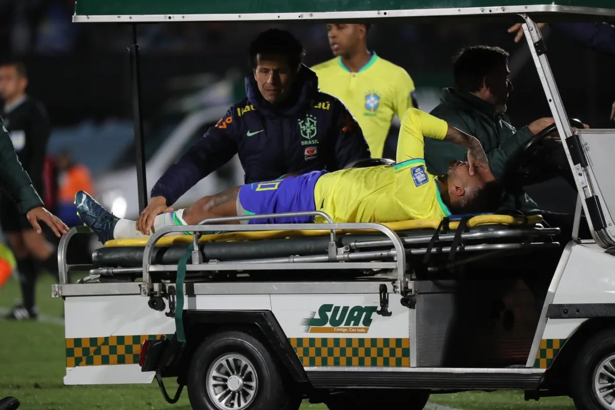 Neymar será sometido a una cirugía tras romperse el ligamento de la rodilla contra Uruguay