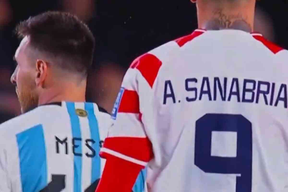 La vergonzosa escupida de Sanabria a Messi que el árbitro no vio