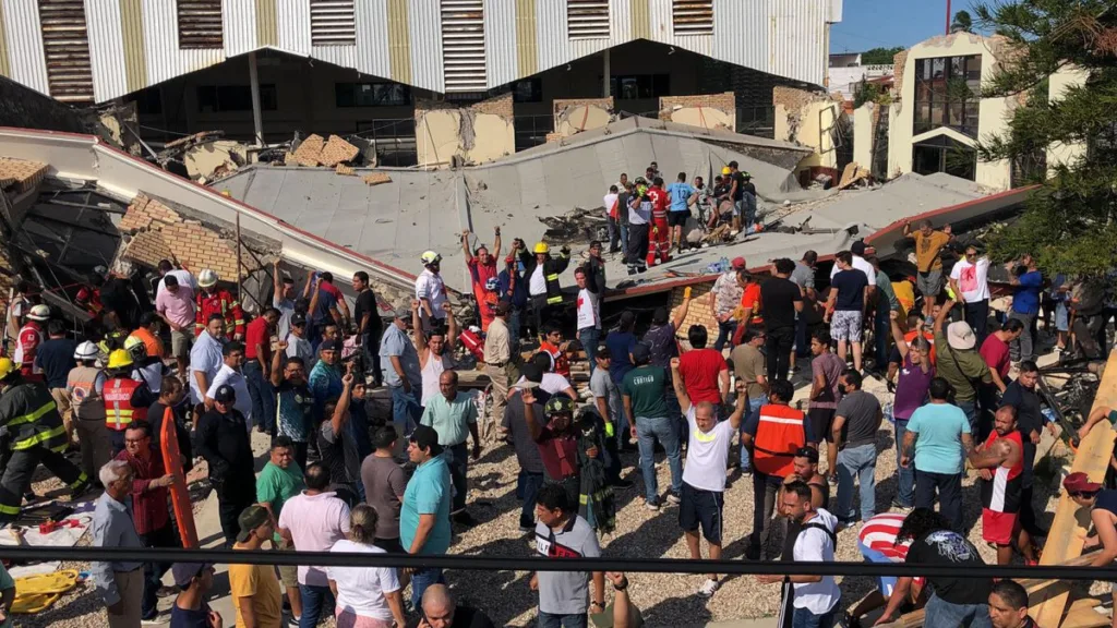 Suben a 10 los muertos y 60 los heridos por el hundimiento de una iglesia en México