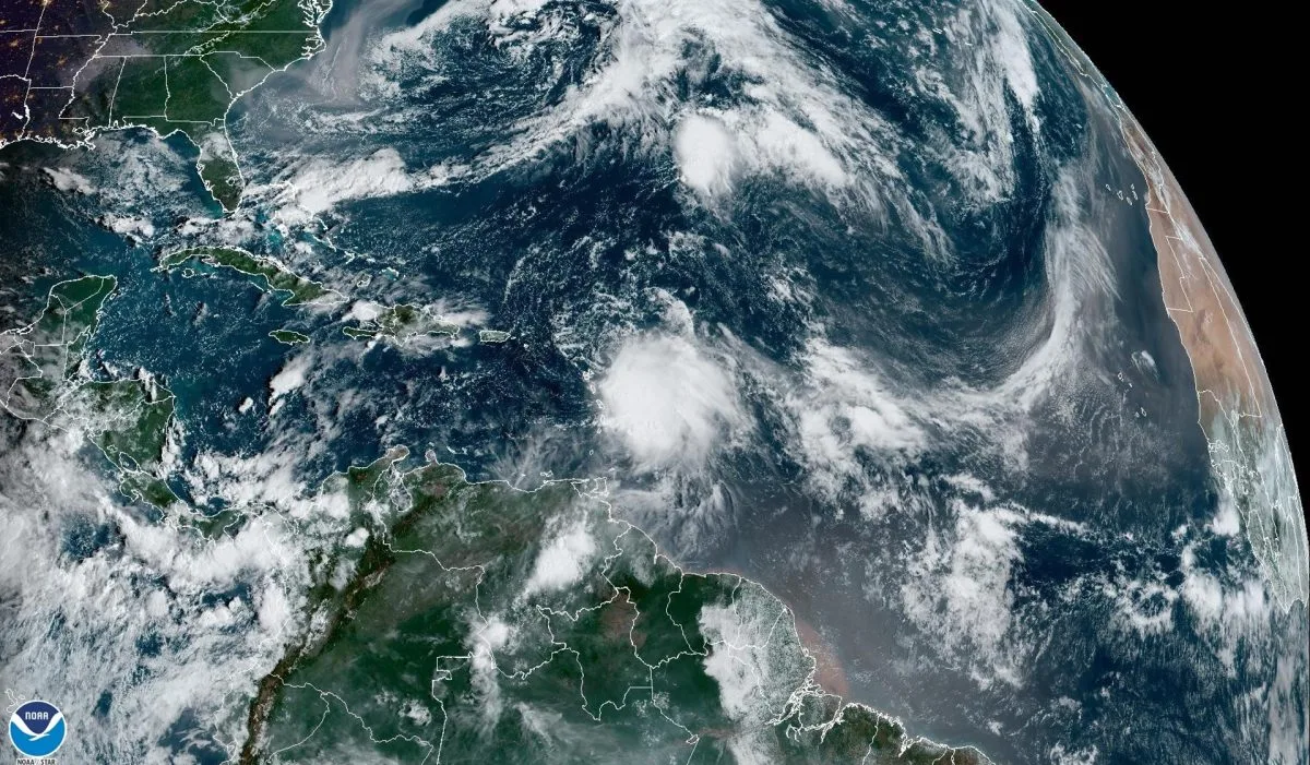 Una tormenta Philippe “desorganizada” pero fuerte mantiene en alerta a las Bermudas