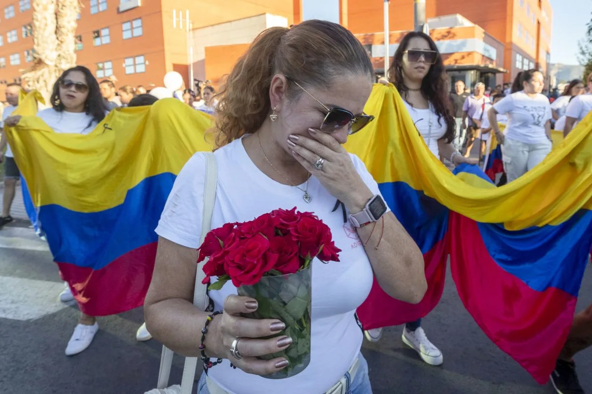 Una clienta de la discoteca incendiada en España dice que temió lo peor al ver bengalas