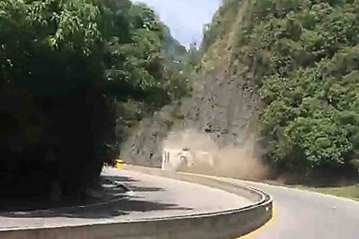 Video: así fue el terrible accidente de un bus en la vía Bogotá-La Vega