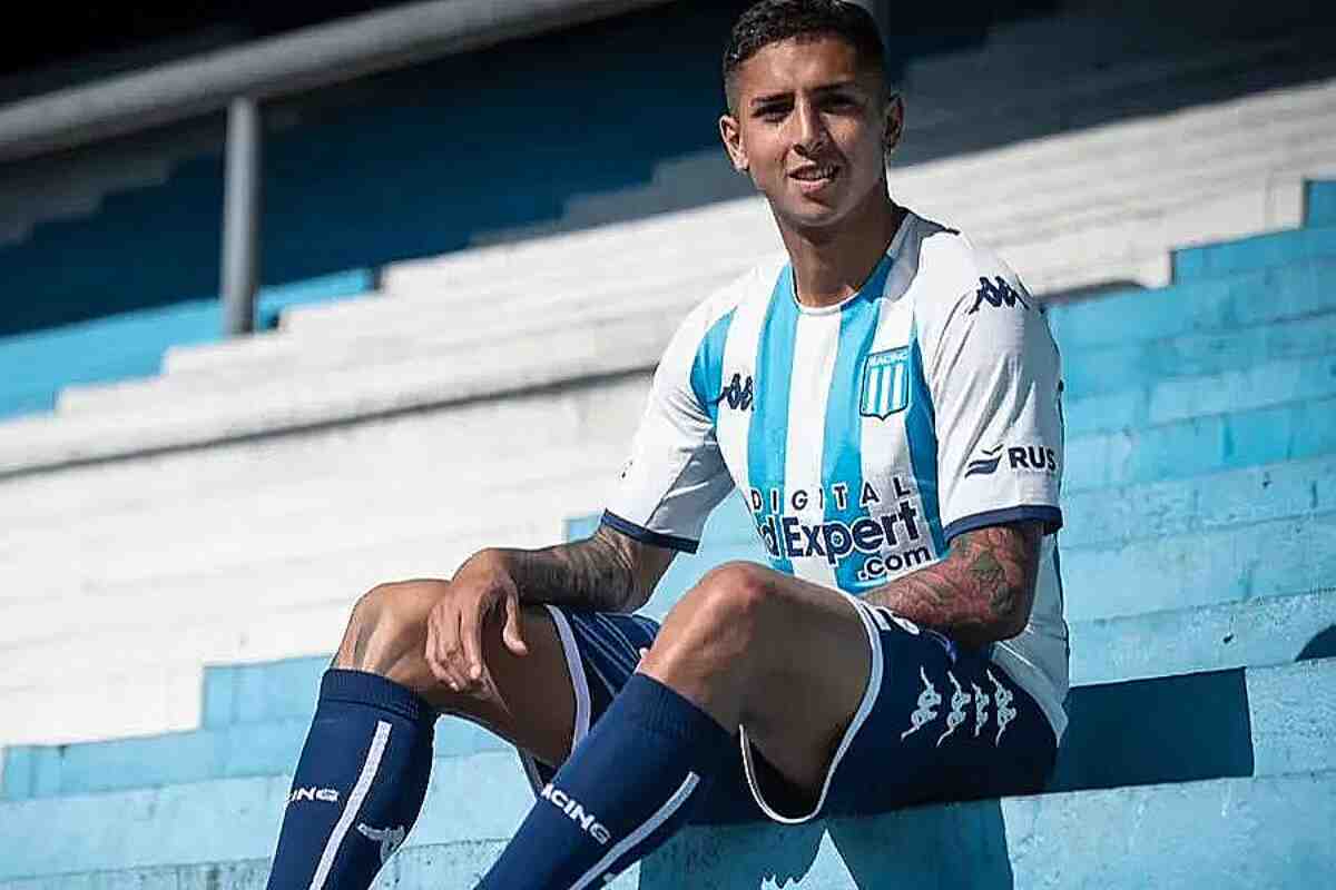 Atraparon al padre de un jugador de Racing con guantes, barretas y dinero-Agustín almendra