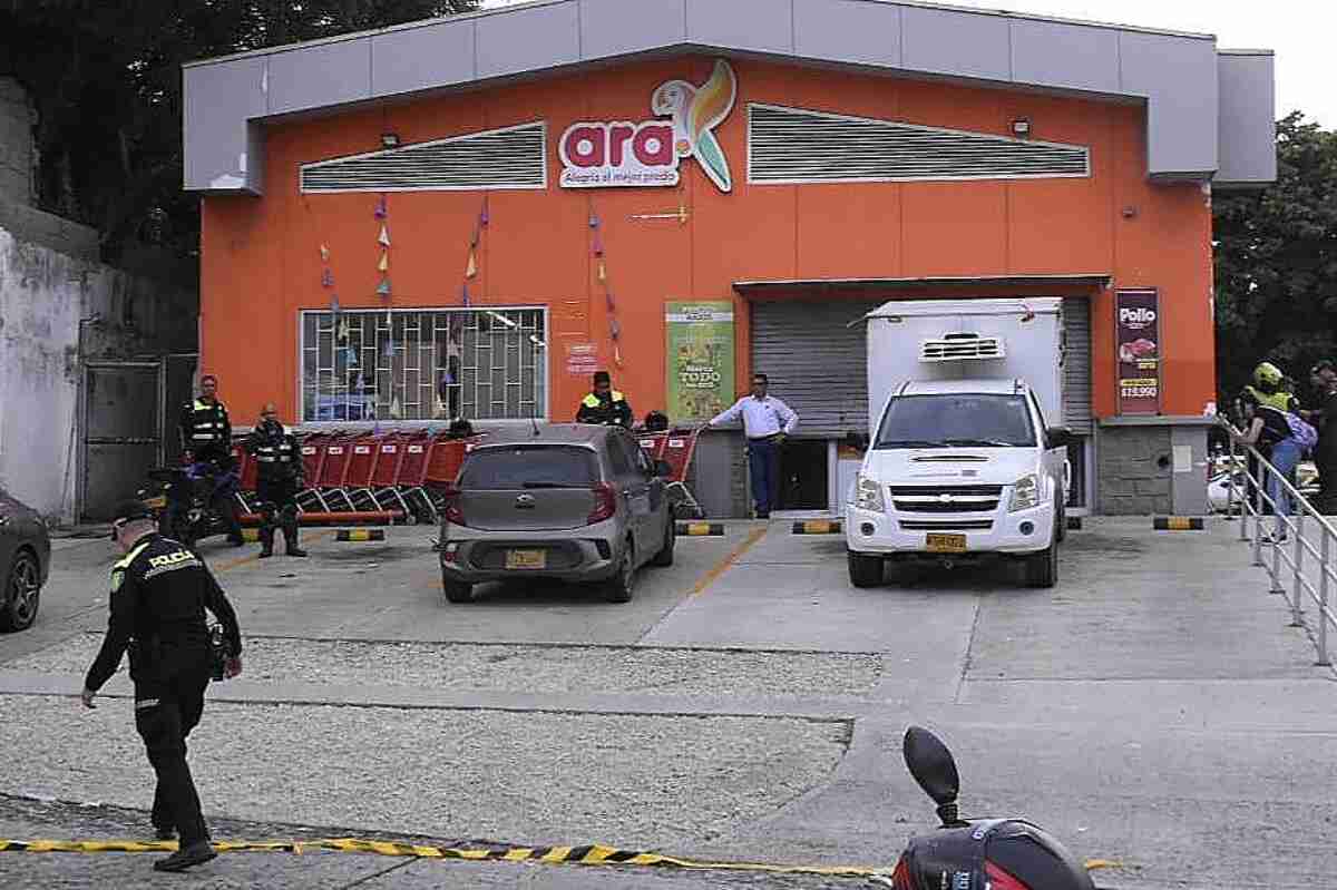 Ataque sicarial en tienda ARA: matan a un hombre vinculado con ‘los Pepes’ y al vigilante