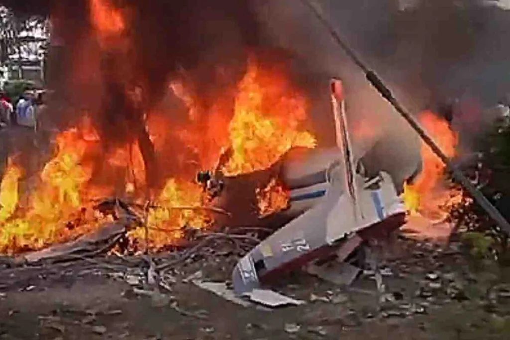 Avioneta de la Fuerza Aérea se estrelló en un parque de Cali: el copiloto murió incinerado
