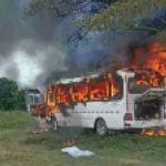 Incineran buseta con trabajadores de Afinia en Sahagún: se desconocen los autores del hecho
