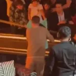 Piqué protagoniza una caída épica al intentar dar un autógrafo en México en el lanzamiento de la KINGS LEAGUE AMERICAS