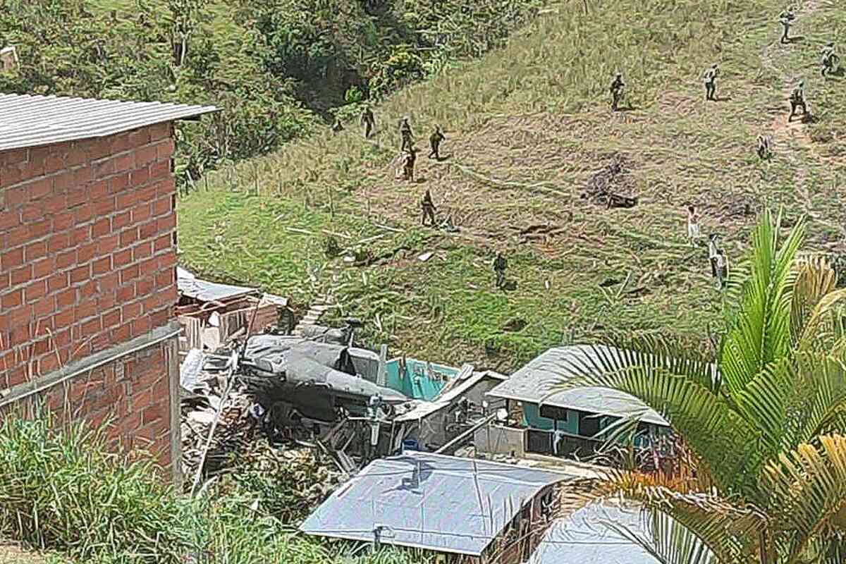 Helicóptero del Ejército se estrella contra una vivienda en Anorí por falla mecánica