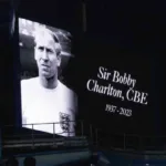 El Manchester City pide perdón por los cánticos sobre muerte de Bobby Charlton