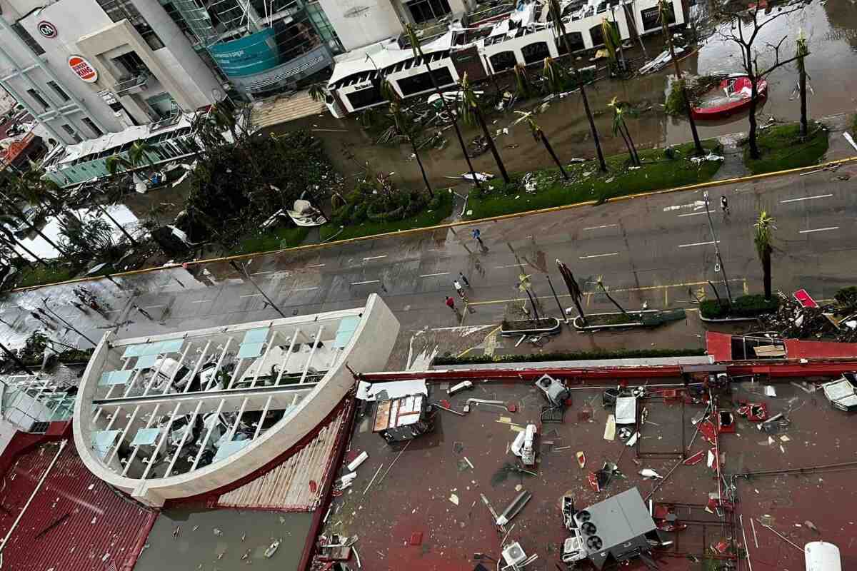 Huracán Otis arrasa con Acapulco: vientos de 270 km/h e inundaciones