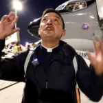 Padre 'Chucho' y otros 109 colombianos regresan de Israel tras la guerra con Hamás