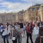 Evacúan el Louvre y Versalles por amenazas de bomba tras el ataque a una escuela en Francia