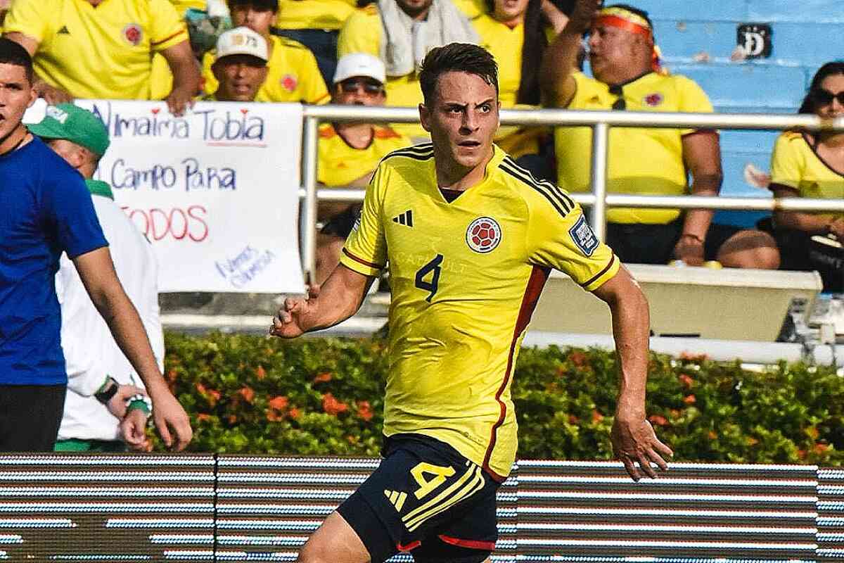 La selección Colombia pierde a Santiago Arias para el duelo contra Ecuador