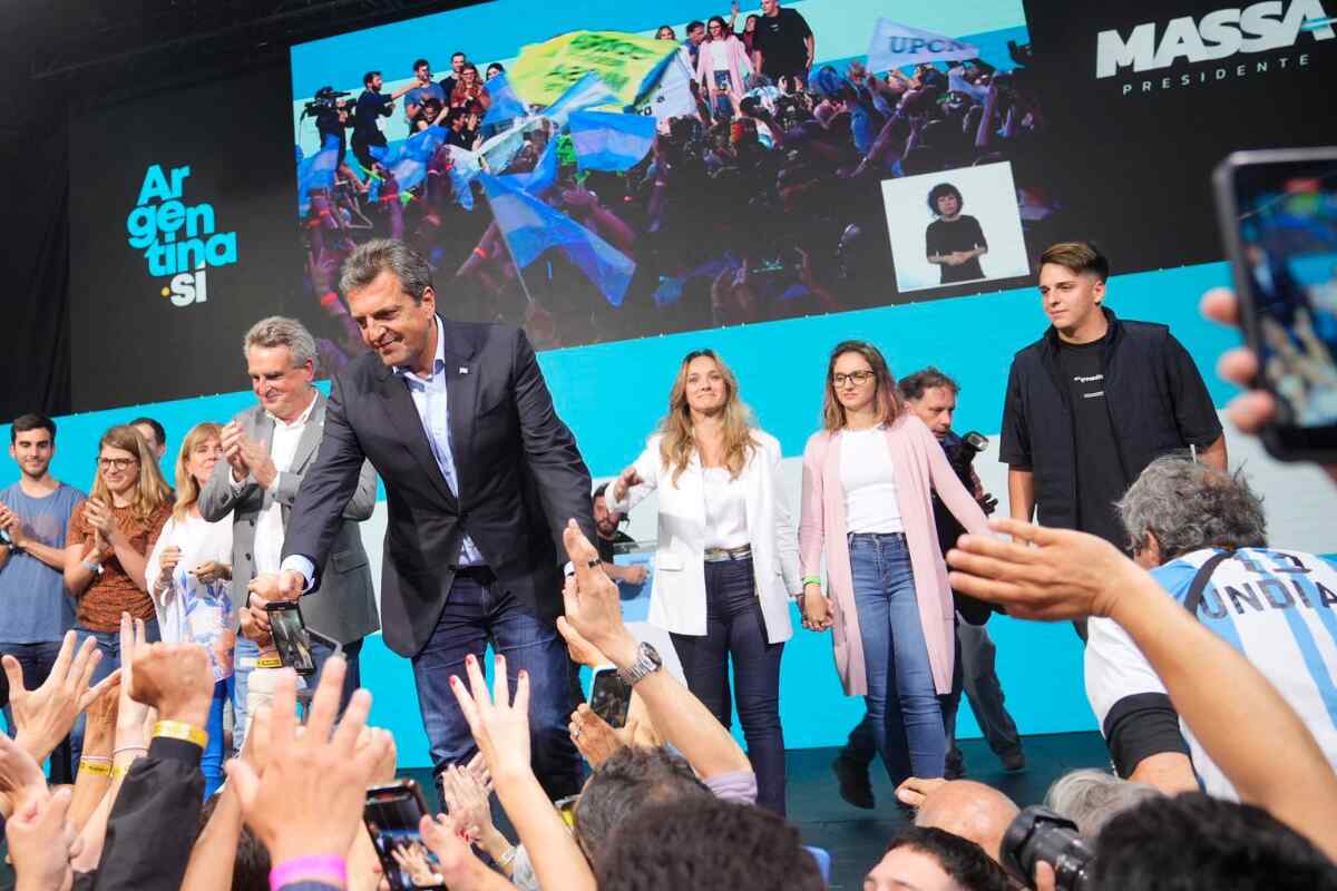 Massa ganó las elecciones con el apoyo de casi 10 millones de argentinos y enfrentará a Milei en noviembre