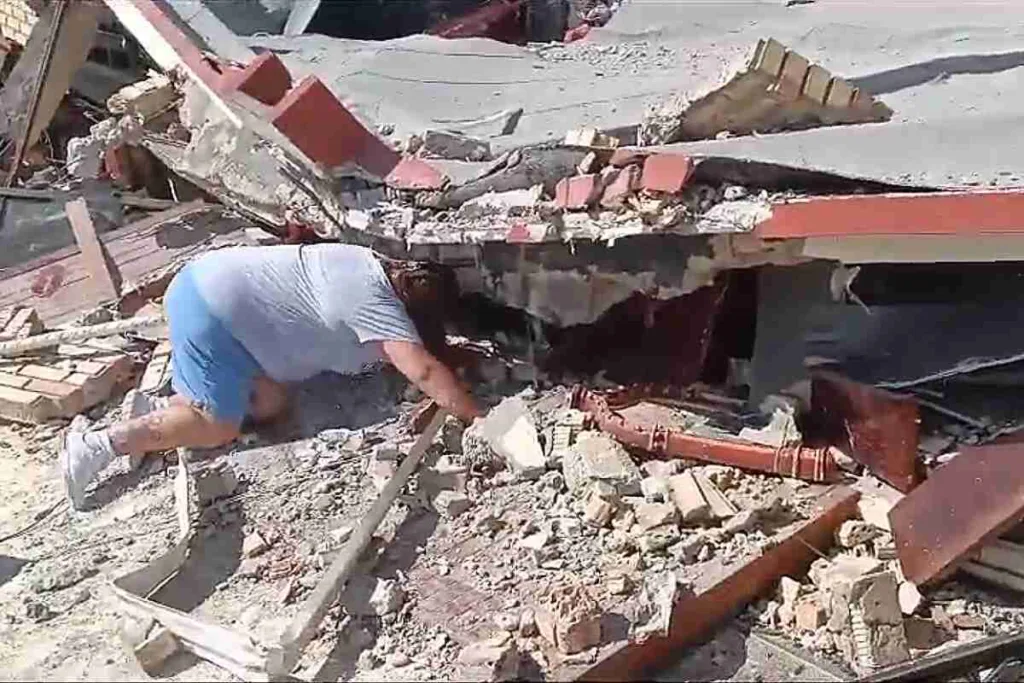 Desplome del techo de una iglesia en Tamaulipas deja varias personas atrapadas