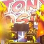 Tony Rosado despoja de su ropa a una mujer en un concierto y causa indignación